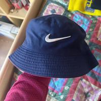 Cappellino da pescatore, Nike