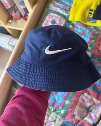 Cappellino da pescatore, Nike