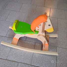cavallo a dondolo 
