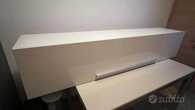 Mobile pensile a vasistas