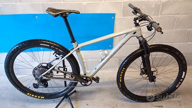 MOUNTAIN BIKE CROSSCOUNTRY