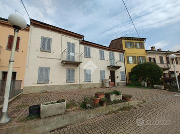 CASA SEMINDIPENDENTE A CASALE MONFERRATO