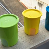 Contenitori della Tupperware 