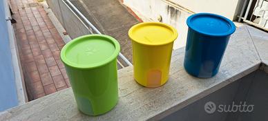 Contenitori della Tupperware 