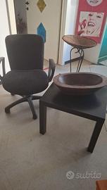 Set  con sedia , tavolino e portaoggetti.