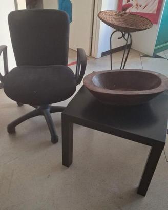 Set  con sedia , tavolino e portaoggetti.