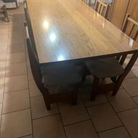 arredamento interno da taverna completo