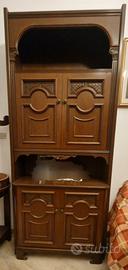 Mobile e vetrinetta in legno di noce