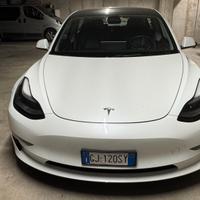 Tesla Model 3 (garanzia batteria 2030)