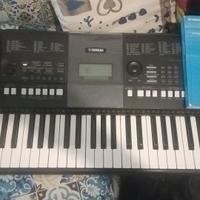 Pianola Yamaha psr e423