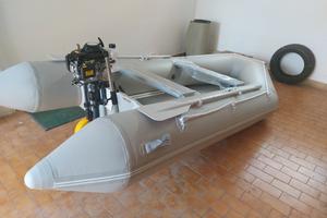 Gommone 3.3 metri + motore 2.5hp + carrello