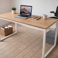 Scrivania moderna in legno chiaro e metallo