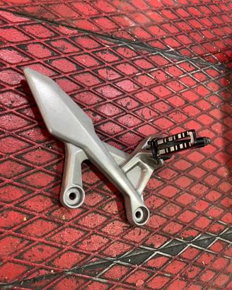 PEDANA ANTERIORE SINISTRO HORNET CB 750 2023-24