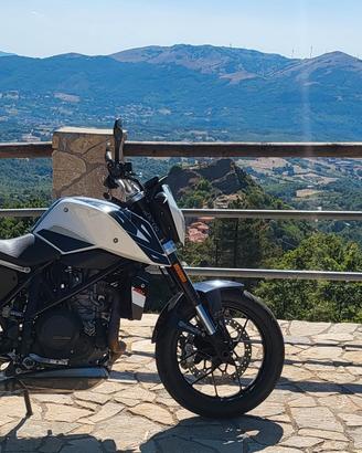 KTM 690 DUKE 2017 WHITE EDITON ABS TRACK PACK