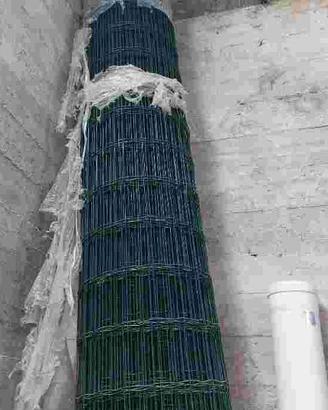 Rete e paletti per recinzione