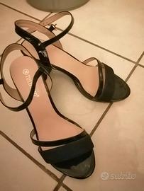 Sandali neri vernice