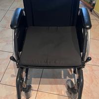 Sedia a rotelle- deambulatore- sedile wc