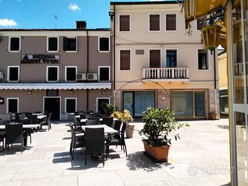 Negozio Studio Centralissimo sotto le 2 Torri