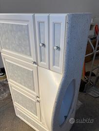 Mobile bagno con specchio già smontato