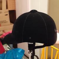 Cap nero per equitazione