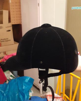 Cap nero per equitazione