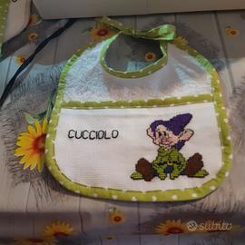 bavaglini ricamati a mano