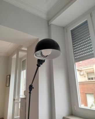 Lampada da terra nera stile industriale 