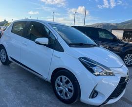 Toyota Yaris Ybrida/benzina cambio automatico si a