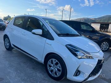 Toyota Yaris Ybrida/benzina cambio automatico si a