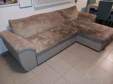 divano 3 posti con chaise longue e contenitore