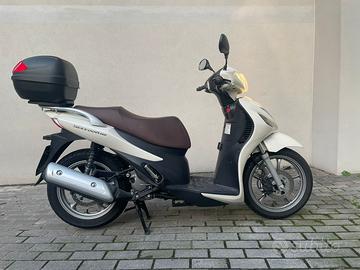 Scooter SUZUKI MOTOR ESPANA  UX 150 Sexteen