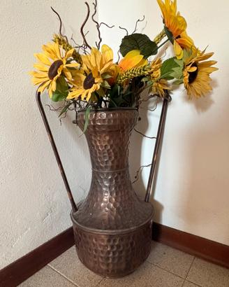 Grande vaso portafiori in rame martellato vintage