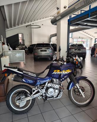 Honda Dominator NX 650  + bauletto Givi