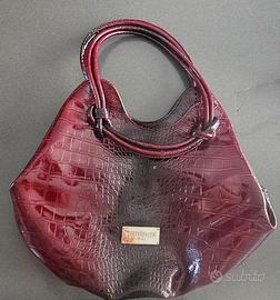 Borsa da donna rossa lucida, acquistata a New York