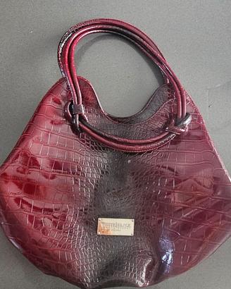 Borsa da donna rossa lucida, acquistata a New York