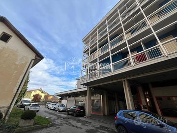 TRILOCALE IN CENTRO CON BOX AUTO