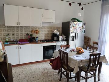 BORZANO. Casa indipendente con ricovero atrezzi