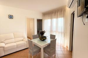 Vistafrontealmare con piscine parco e parcheggio