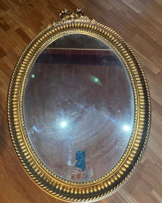 Specchiera ovale in legno dorato con fiocco