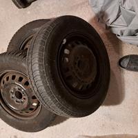 pneumatici con cerchi