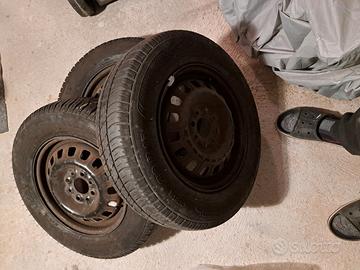 pneumatici con cerchi