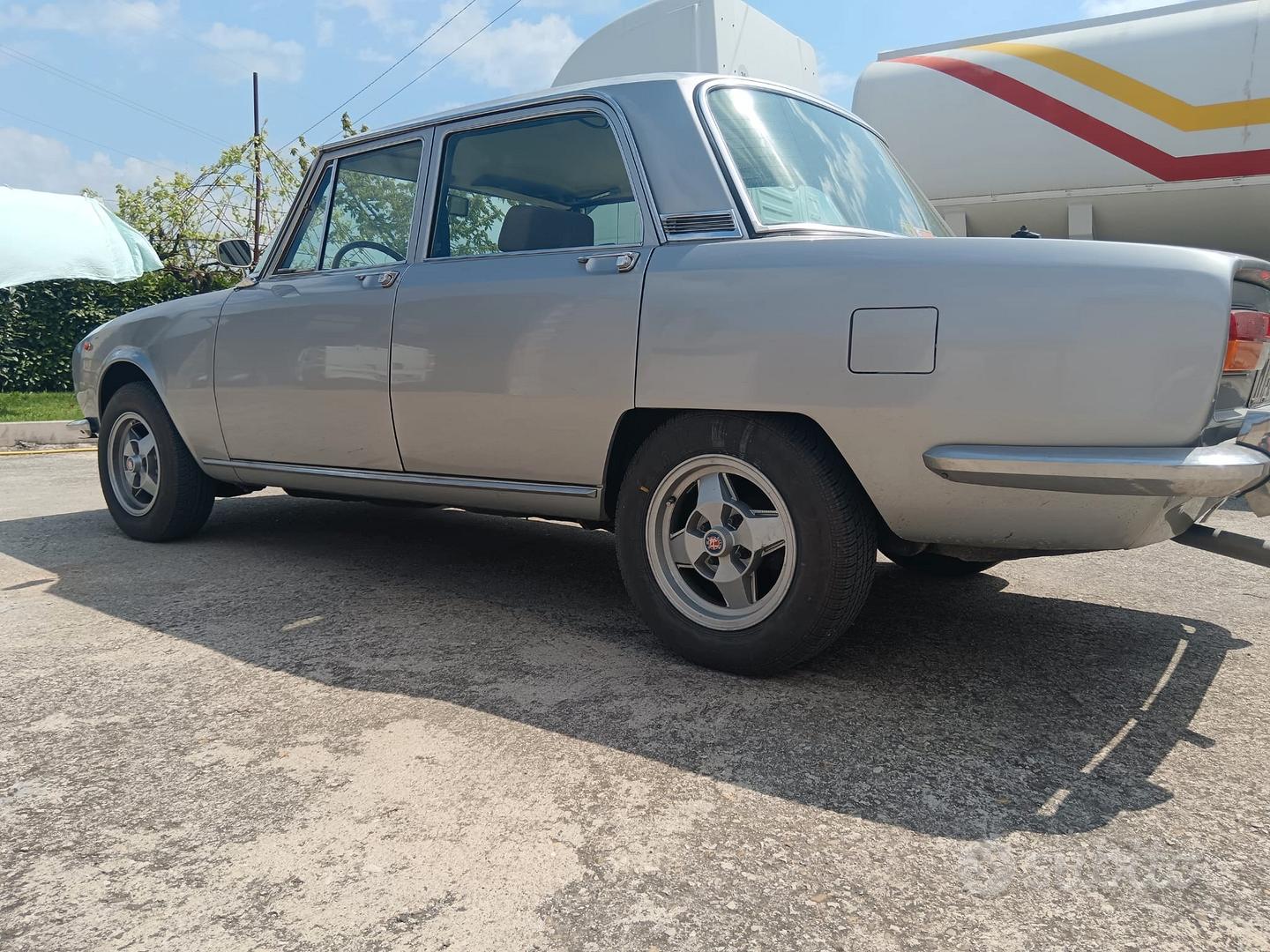Alfa Romeo Giulia 2000 1972 photo 3