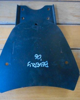 Piastra staffa bauletto piaggio beverly