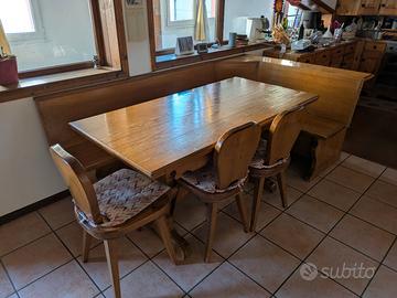 Tavolo con cassapanca e sedie | taverna