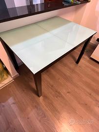 Tavolo in vetro e legno allungabile