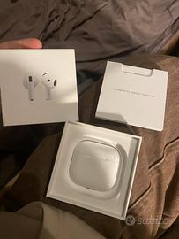 Custodia AirPods 4 originale.