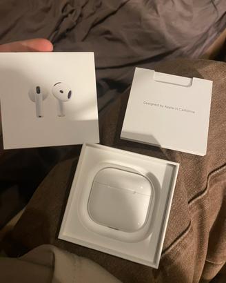 Custodia AirPods 4 originale.