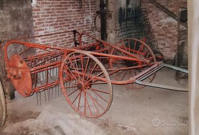 Macchina agricola voltafieno 