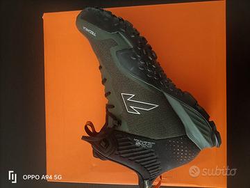 nuove scarpe da trekking tecnica numero 44 