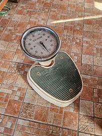 BILANCIA VINTAGE A.VI MILANO PESAPERSONE MODERNARI